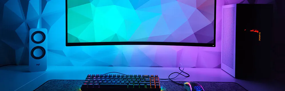 Scherm and toetsenbord met game room verlichting